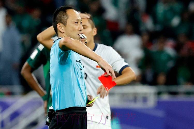 世体:贝林染黄后怒骂裁判 主裁没听到让他逃过红牌 世体:贝林染黄后怒骂裁判 主裁没听到让他逃过红牌